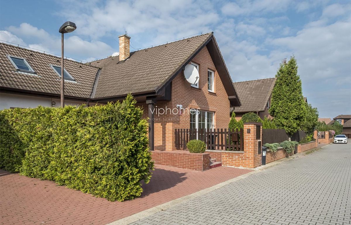 Pronájem vily 250 m², pozemek 383 m²