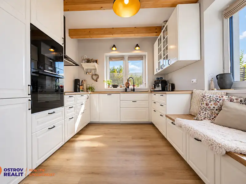Prodej rodinného domu 188 m², pozemek 619 m², Tršice – náhled fotky 3
