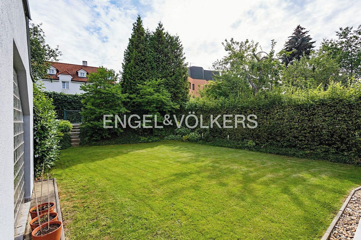 Pronájem rodinného domu 230 m², pozemek 485 m² – fotografie 3