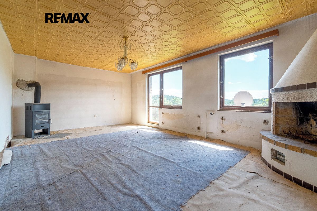 Prodej rodinného domu 280 m², pozemek 1956 m² – fotografie 2