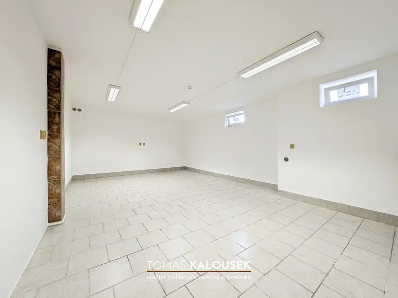 Pronájem kanceláře 41 m², Ivančice – náhled fotky 1