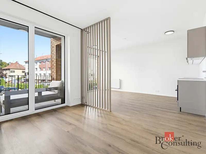 Pronájem bytu 1+kk 35 m², Hradec Králové – náhled fotky 3