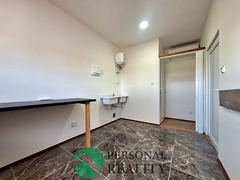 Pronájem obchodního prostoru 16 m², Rostoklaty – náhled fotky 3