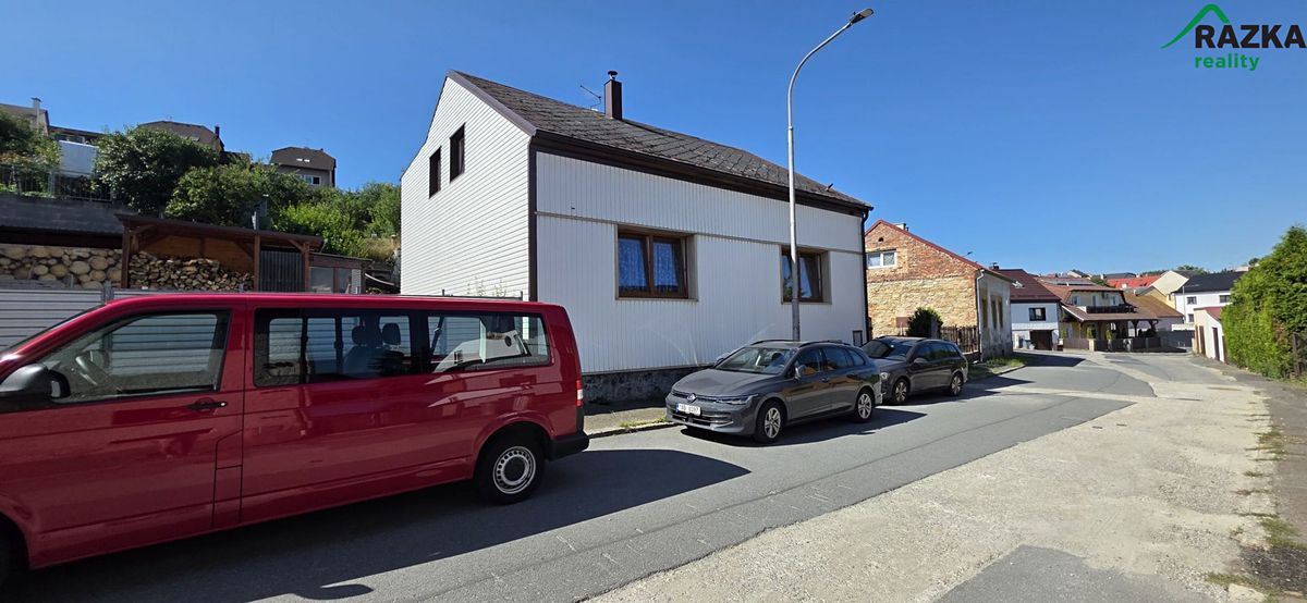 Prodej rodinného domu 190 m², pozemek 1076 m² – fotografie 2