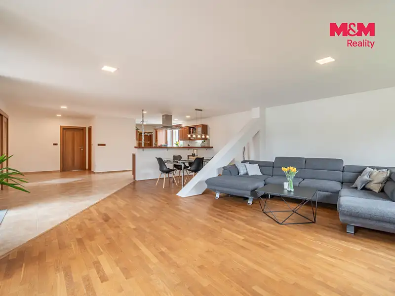 Prodej rodinného domu 196 m², pozemek 1242 m², Václavice – náhled fotky 2