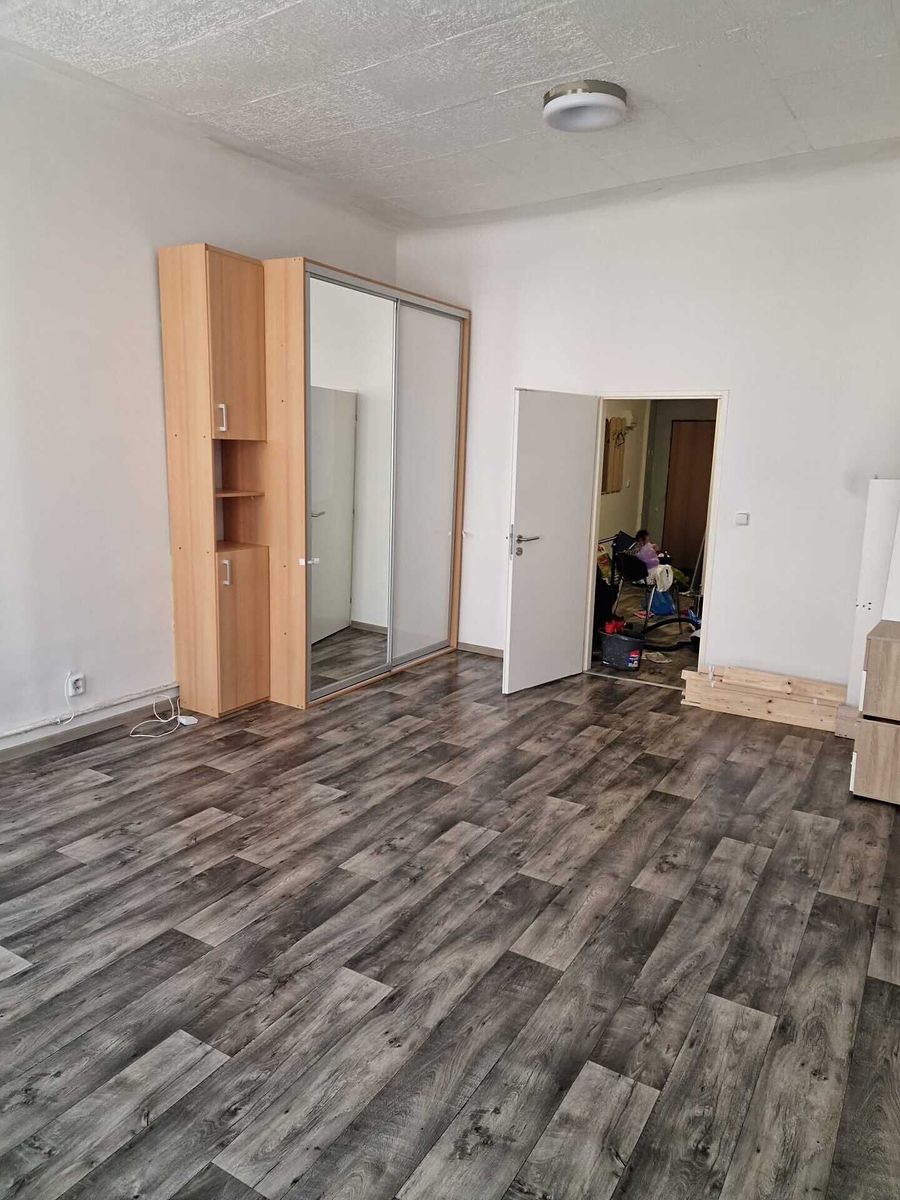Pronájem bytu 2+kk 43 m² – fotografie 3