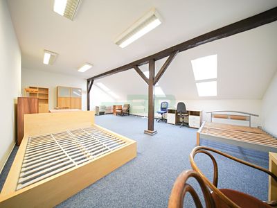 Pronájem bytu pokoje 77 m²