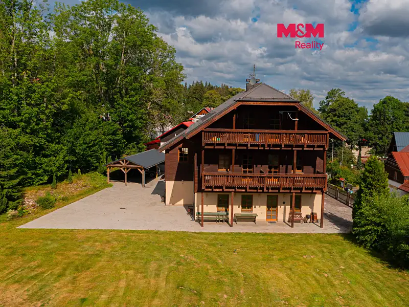 Prodej ubytovacího zařízení 910 m², Železná Ruda – náhled fotky 1