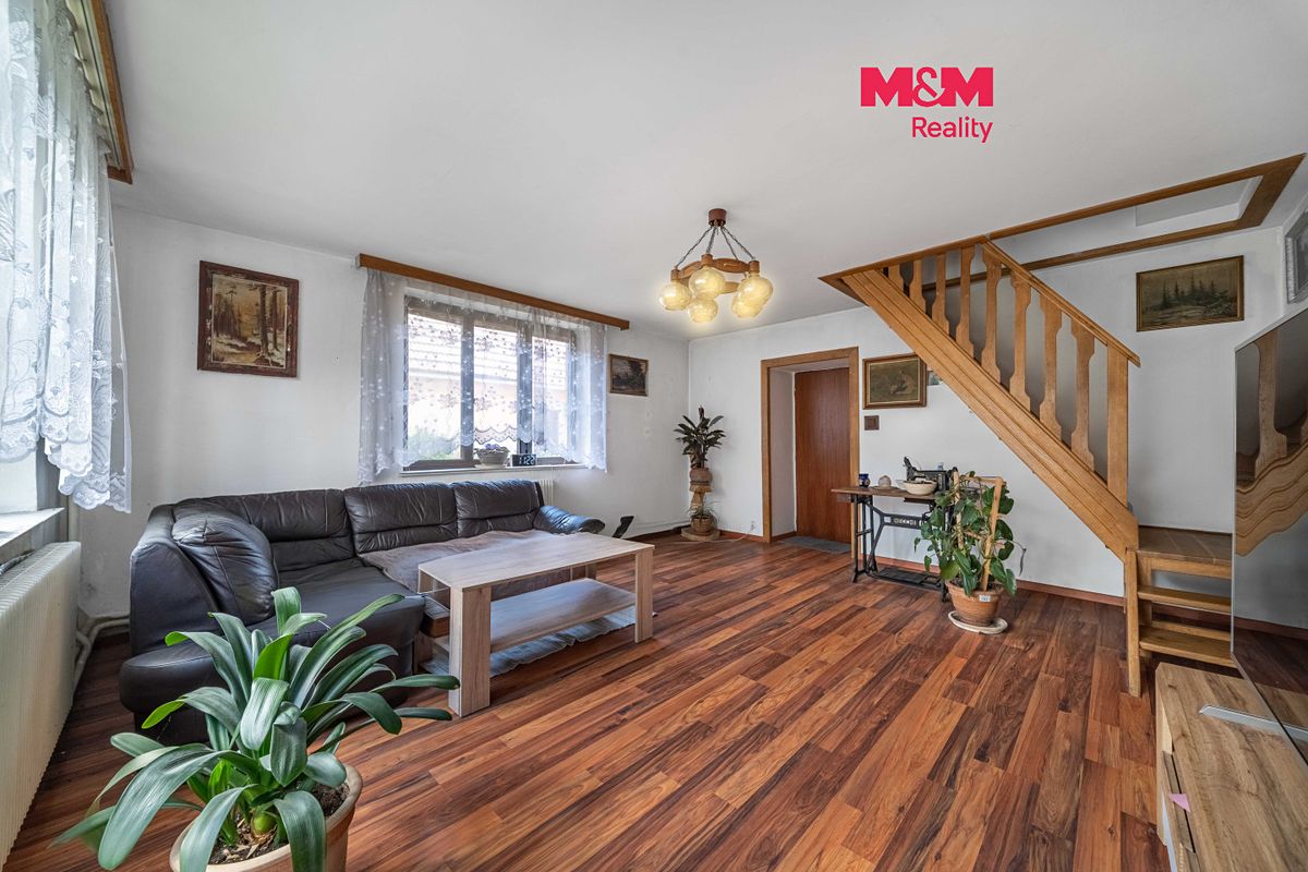 Prodej rodinného domu 146 m², pozemek 2372 m², Zavidov – fotka 1 z 3
