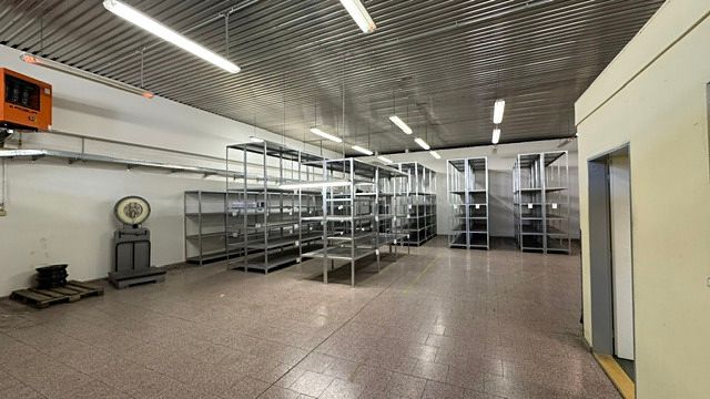 Pronájem skladového prostoru 2055 m²