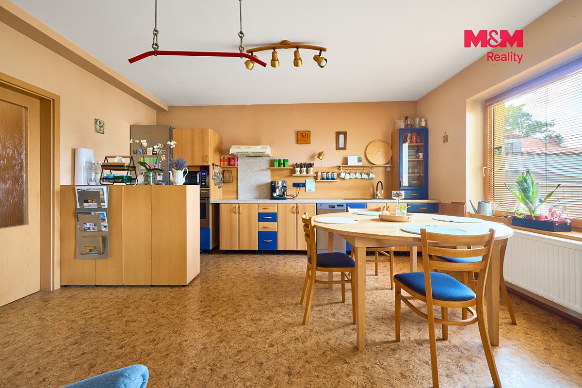 Prodej rodinného domu 460 m², pozemek 586 m² – fotografie 3