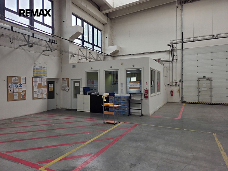 Pronájem komerčního prostoru, 2 250 m² (15 z 30)