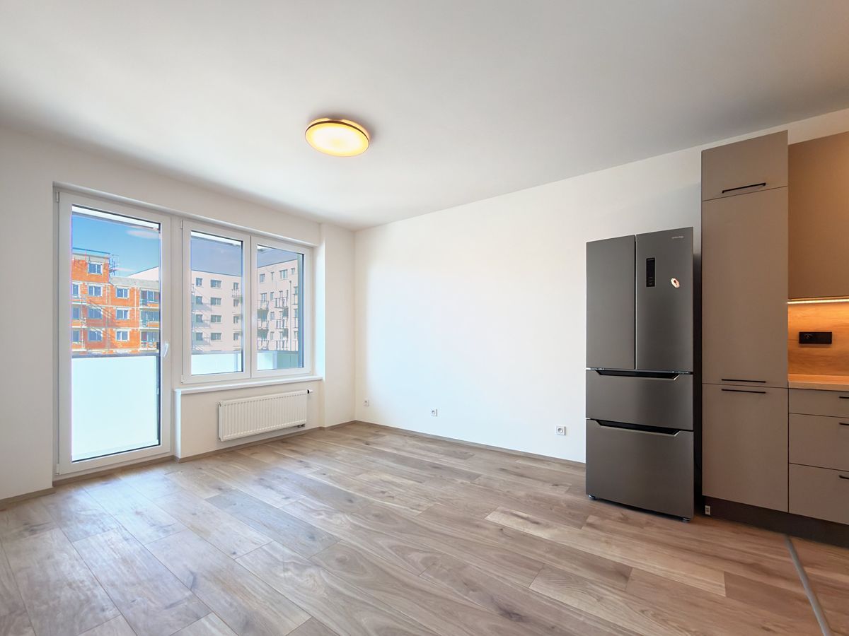 Pronájem bytu 2+kk 41 m² – fotografie 2
