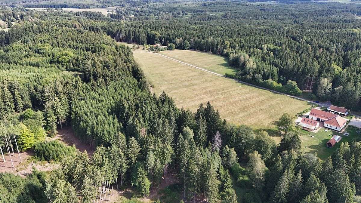 Prodej stavebního pozemku 14294 m² – fotografie 4