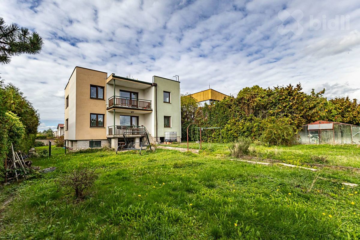 Prodej rodinného domu 298 m², pozemek 646 m², Sezemice – fotka 1 z 3