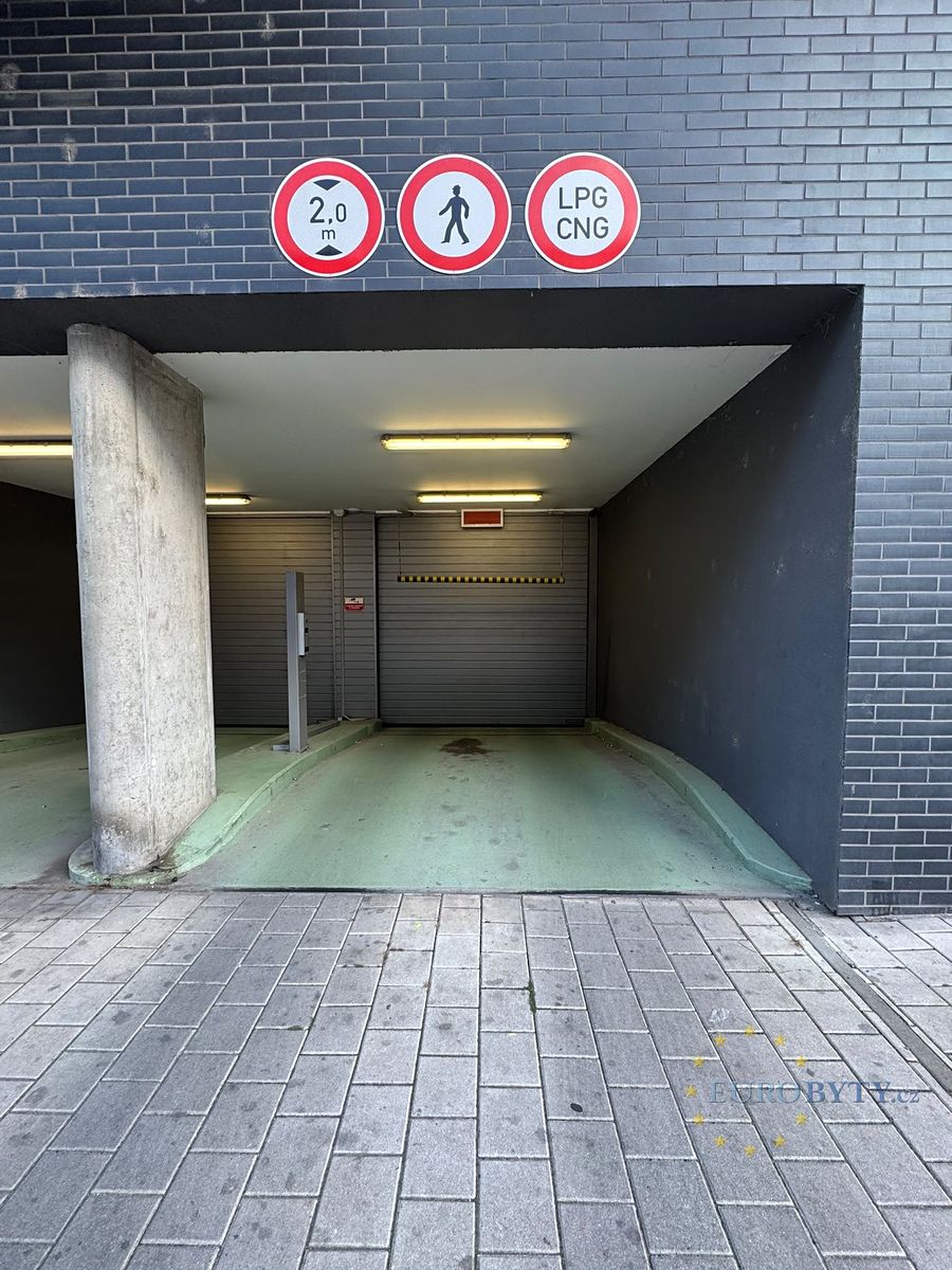 Pronájem garáže 17 m² – fotografie 5