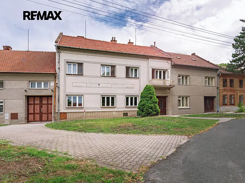 Prodej rodinného domu 220 m², pozemek 993 m², Kralice na Hané – náhled fotky 1