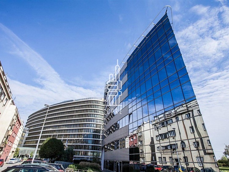 Pronájem komerčního prostoru, 490 m² (1 z 9)