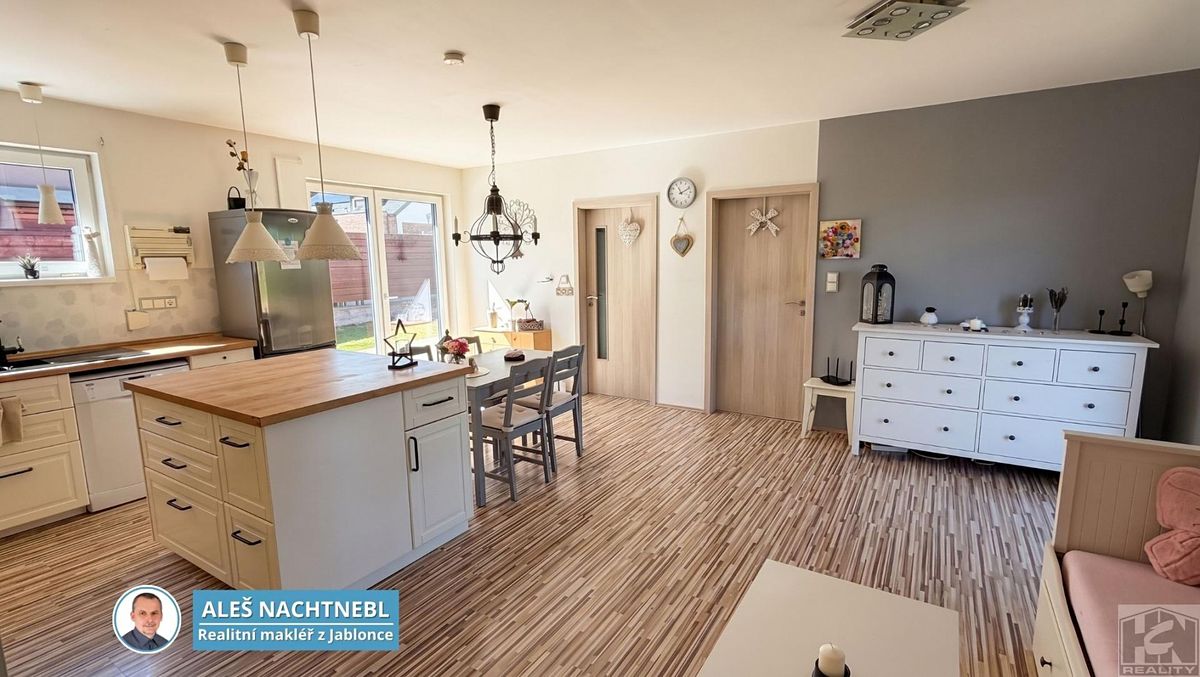 Prodej rodinného domu 88 m², pozemek 616 m² – fotografie 2