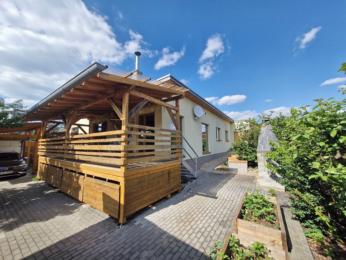 Prodej rodinného domu 177 m², pozemek 837 m² – fotografie 2