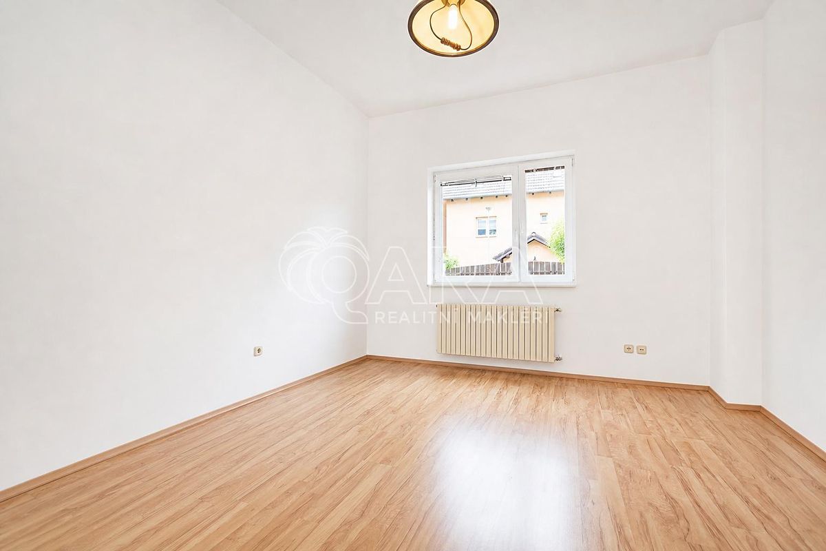 Pronájem bytu 1+kk 28 m² – fotografie 3