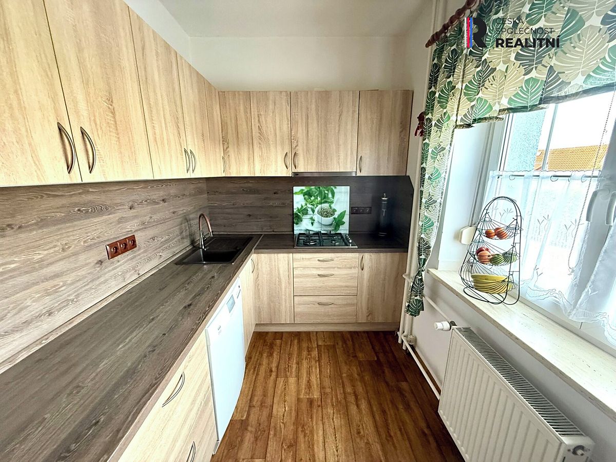 Prodej rodinného domu 200 m², pozemek 621 m² – fotografie 4