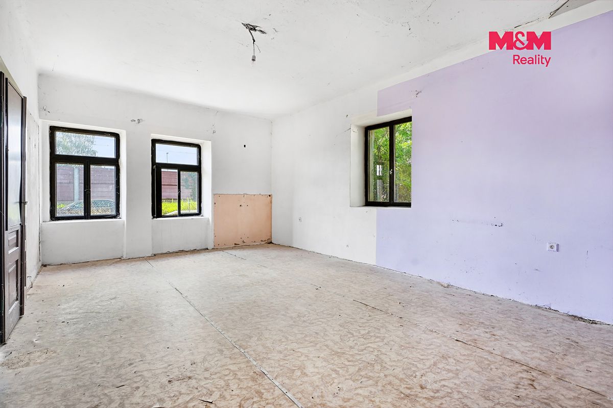 Prodej rodinného domu 290 m², pozemek 676 m² – fotografie 2