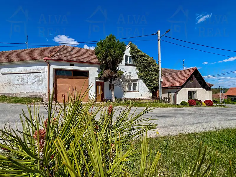 Prodej rodinného domu 100 m², pozemek 1264 m², Hluboké Dvory – náhled fotky 1