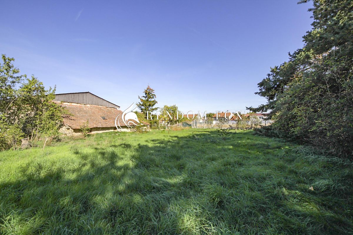 Prodej stavebního pozemku 1300 m² – fotografie 3