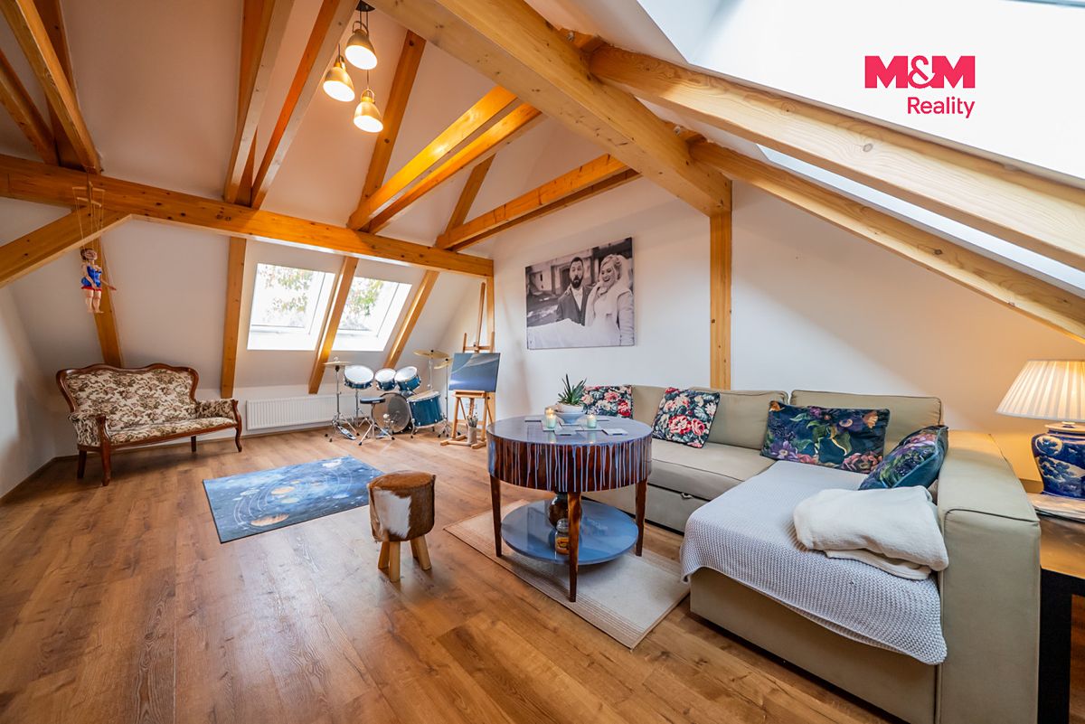 Prodej rodinného domu 169 m², pozemek 1807 m² – fotografie 3