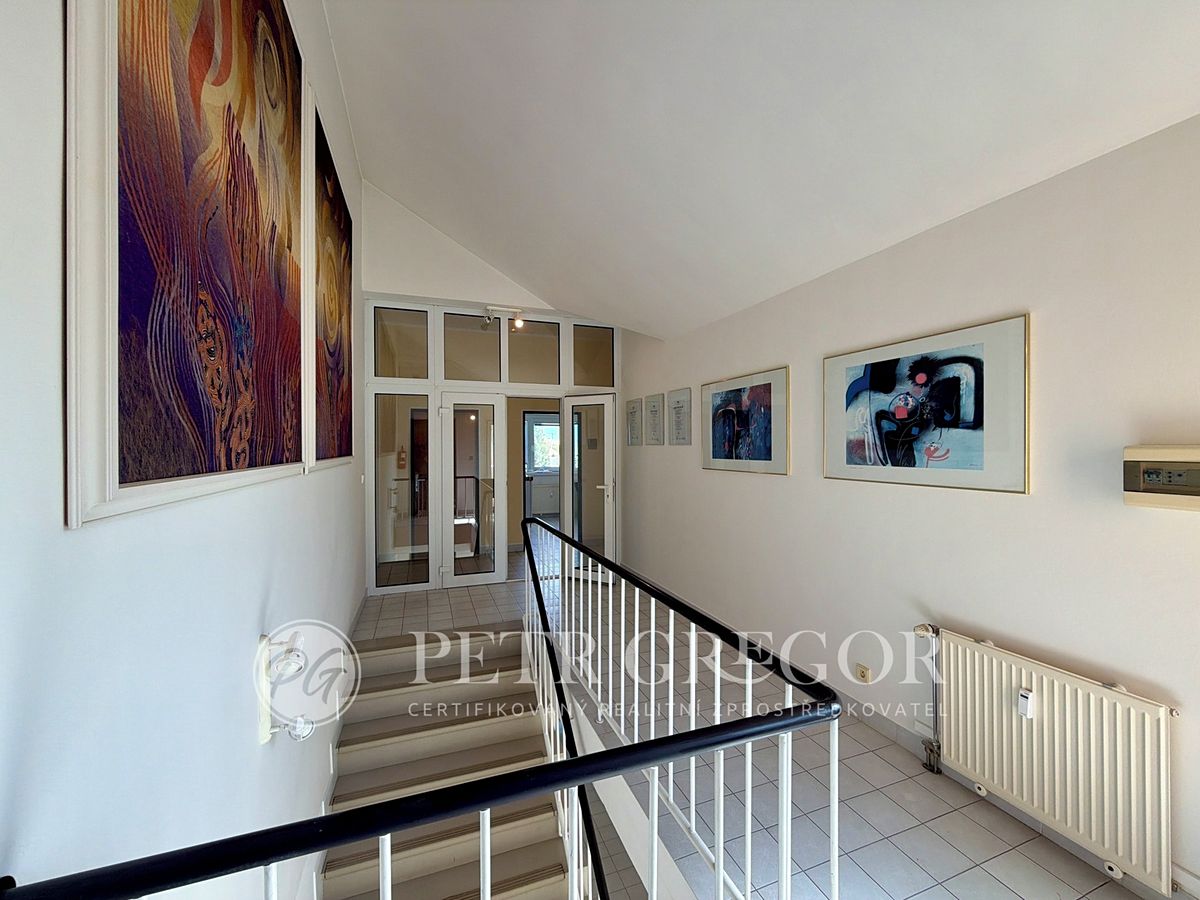 Pronájem kanceláře 108 m² – fotografie 3