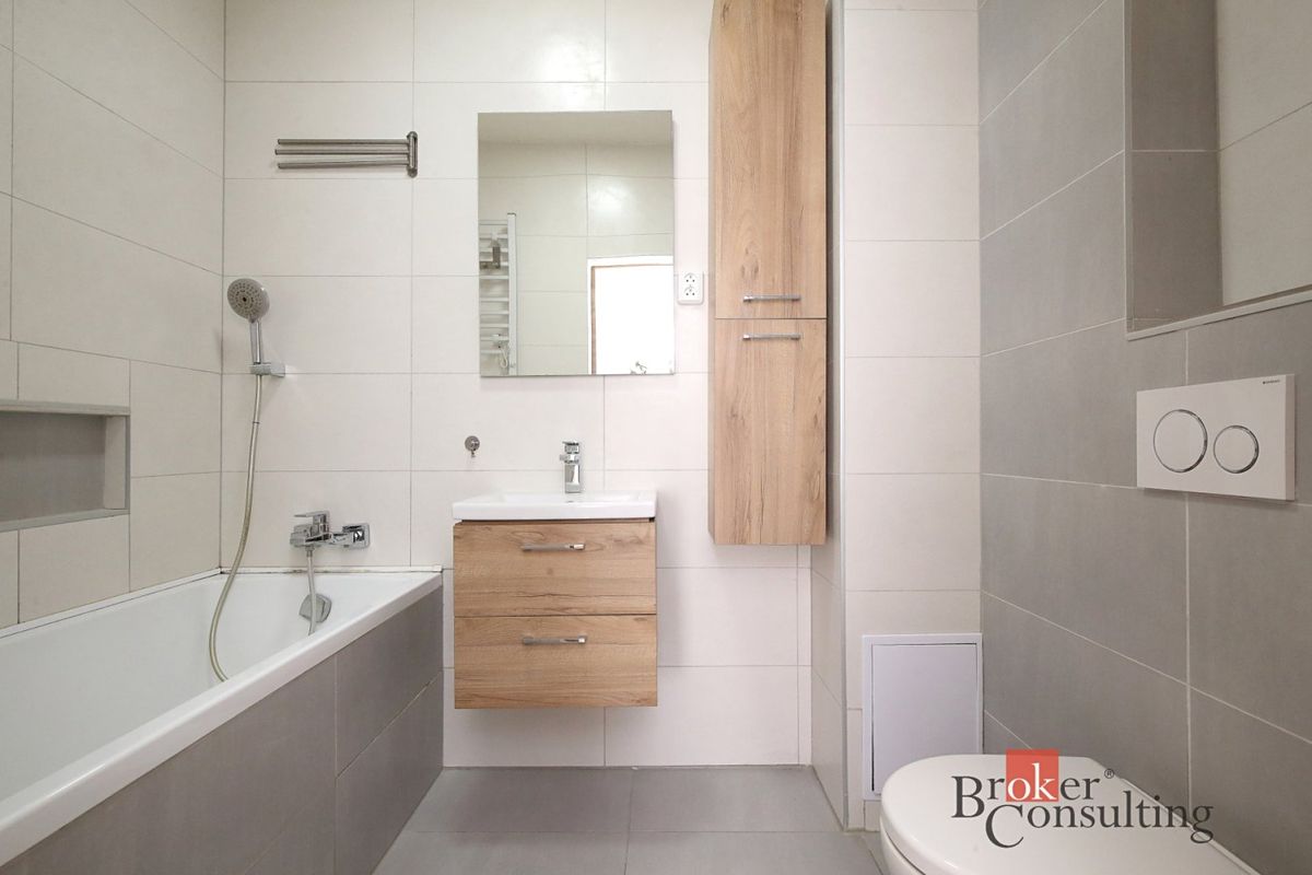 Pronájem bytu 2+kk 48 m² – fotografie 2