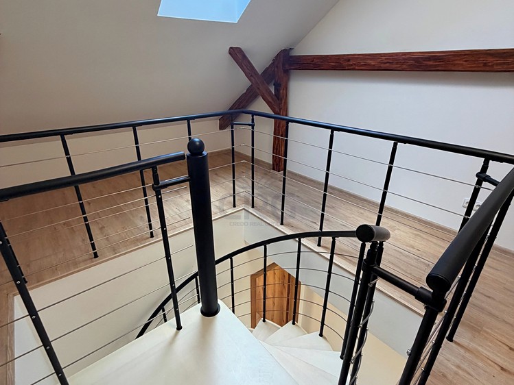 Pronájem bytu 4+kk, 111 m² (37 z 79)