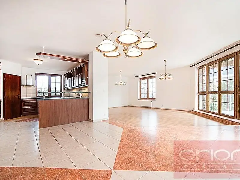 Pronájem rodinného domu 390 m², pozemek 903 m², Praha – náhled fotky 2