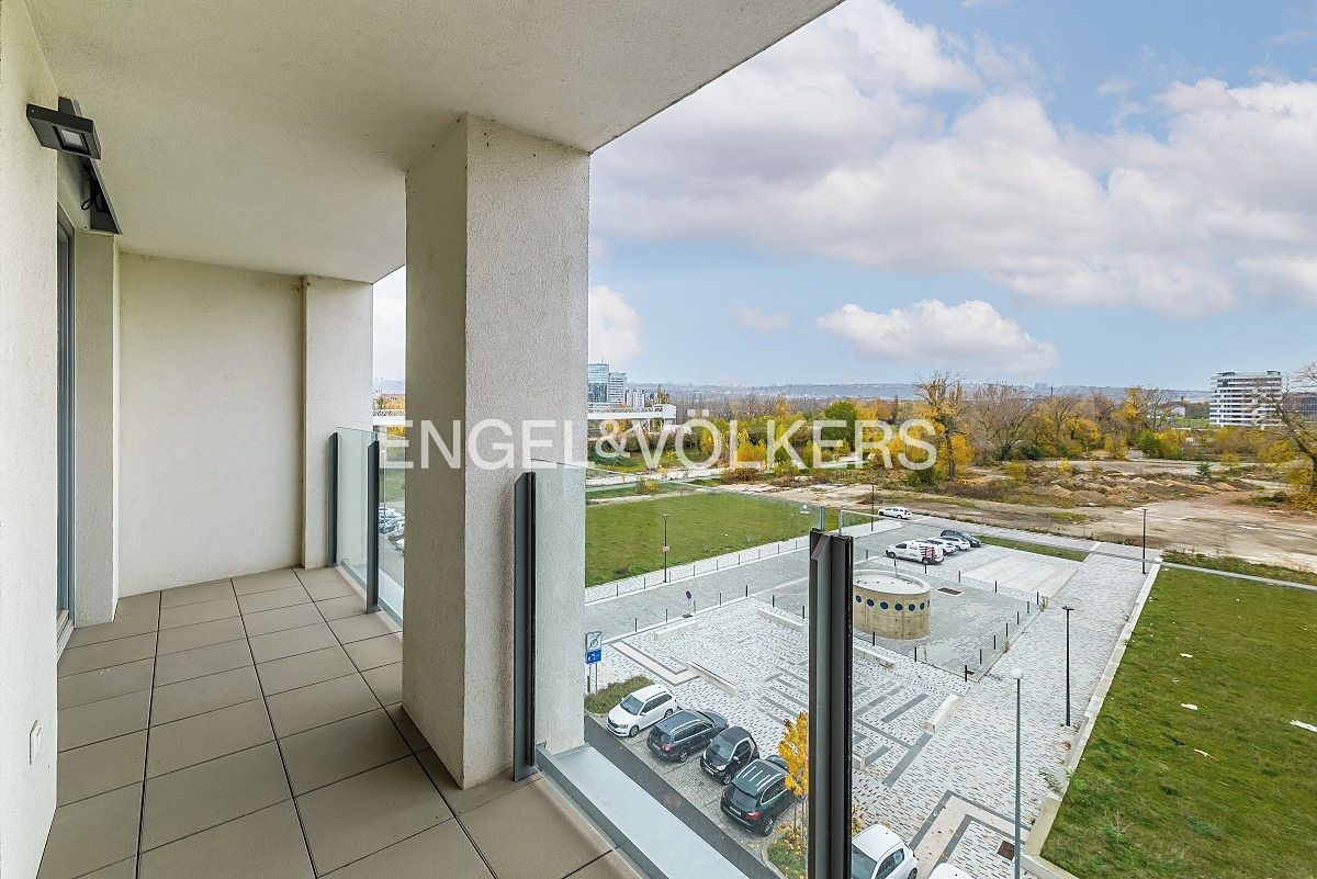 Pronájem bytu 2+kk 63 m² – fotografie 3