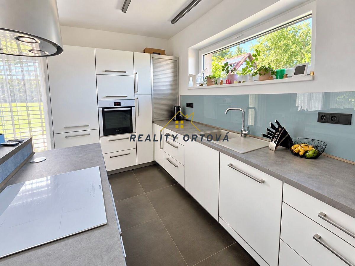 Prodej rodinného domu 120 m², pozemek 1490 m² – fotografie 2