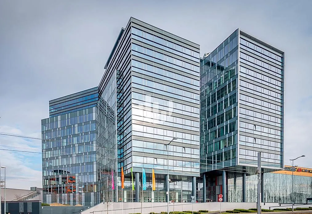 Pronájem kanceláře 739 m²