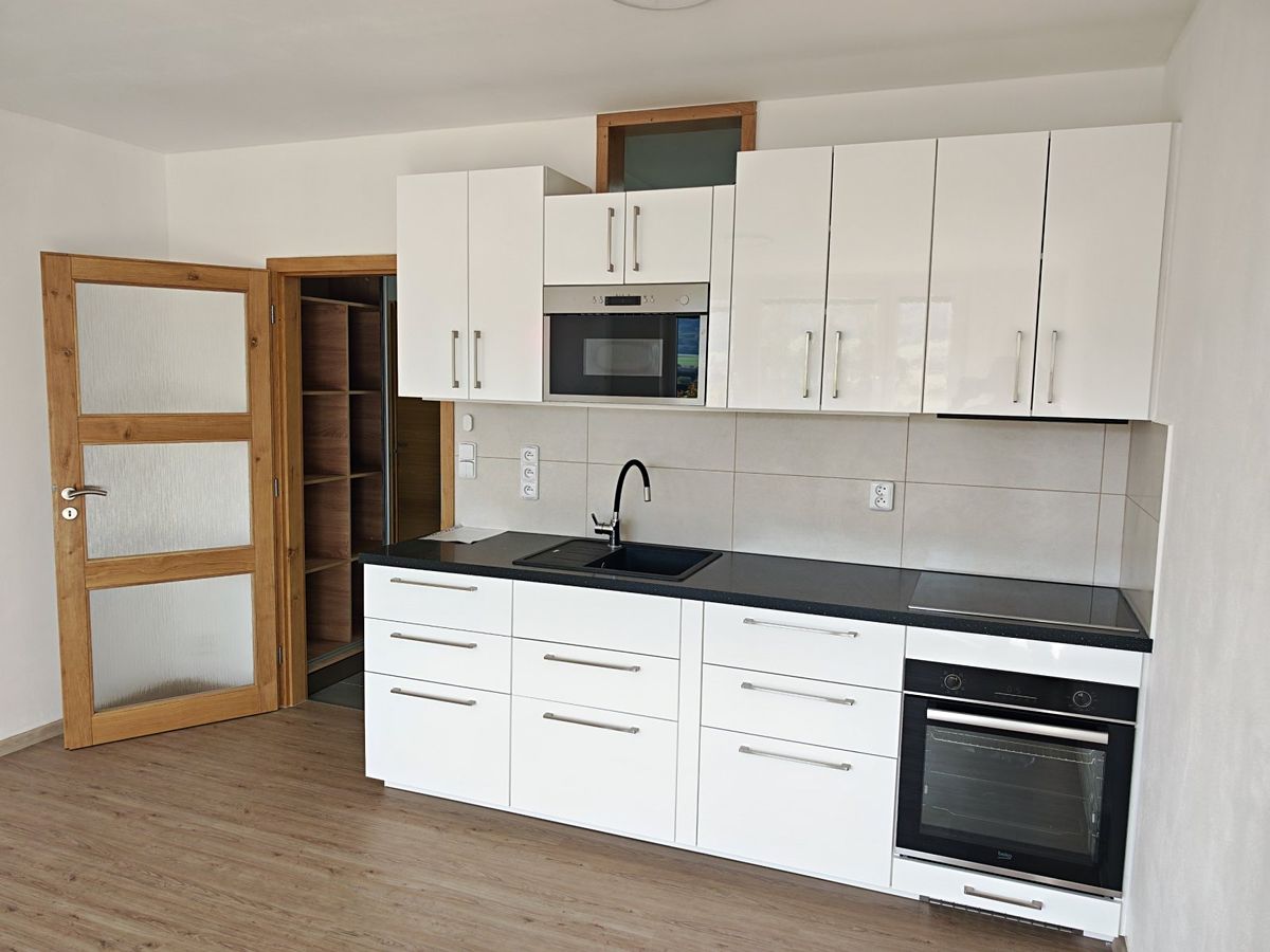 Pronájem bytu 1+kk 28 m²