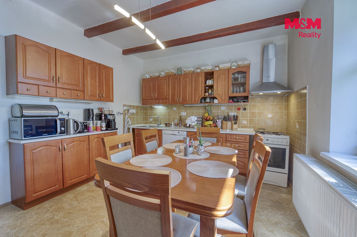 Prodej rodinného domu 160 m², pozemek 1340 m² – fotografie 4