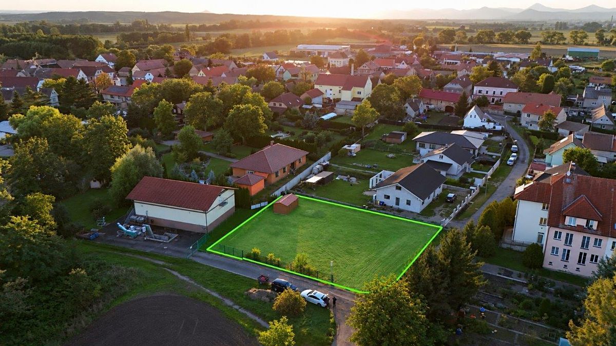 Prodej stavebního pozemku 1095 m² – fotografie 2