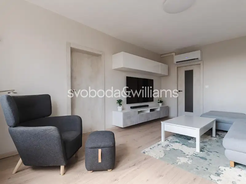Prodej bytu 3+1 65 m², Praha – náhled fotky 2