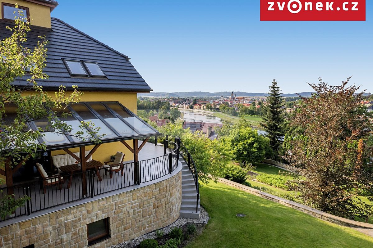 Prodej vily 540 m², pozemek 1200 m²