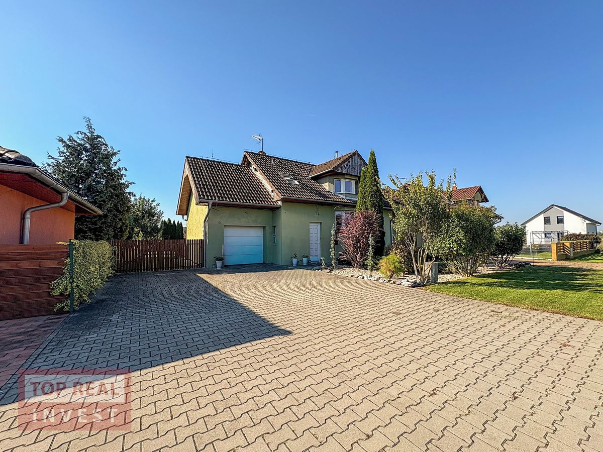 Prodej rodinného domu 137 m², pozemek 824 m² – fotografie 2