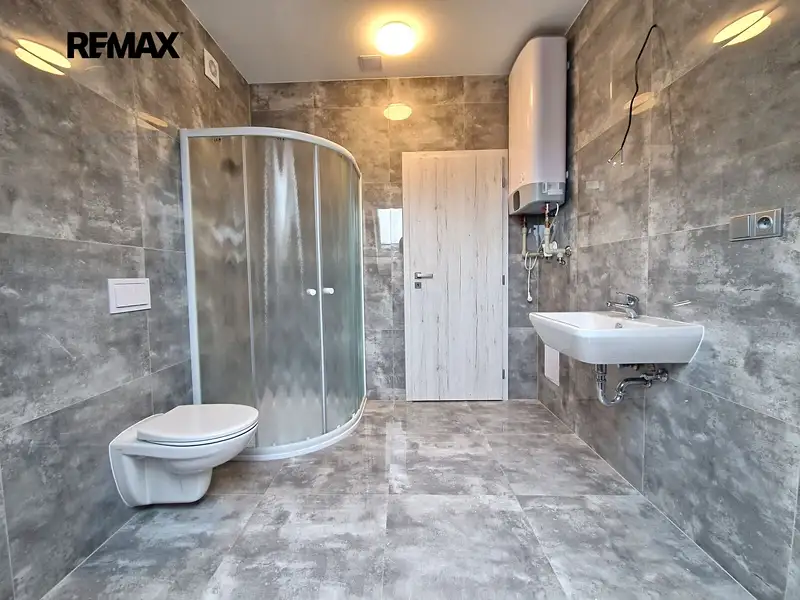 Pronájem bytu 2+1 64 m², Lochovice – náhled fotky 2