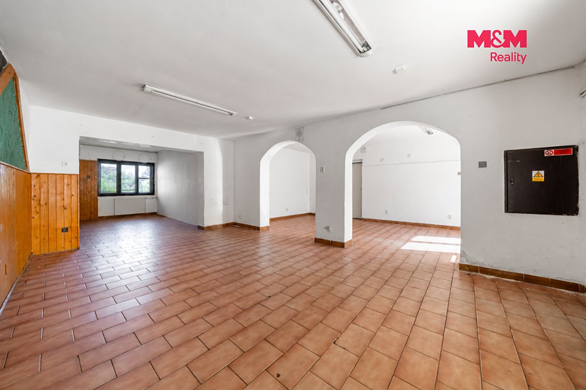 Prodej obchodního prostoru 220 m² – fotografie 2