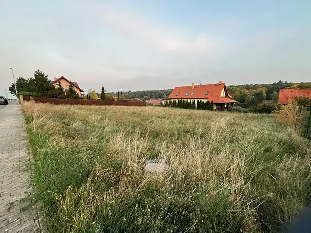 Prodej stavebního pozemku 1009 m², Třebotov – náhled fotky 1