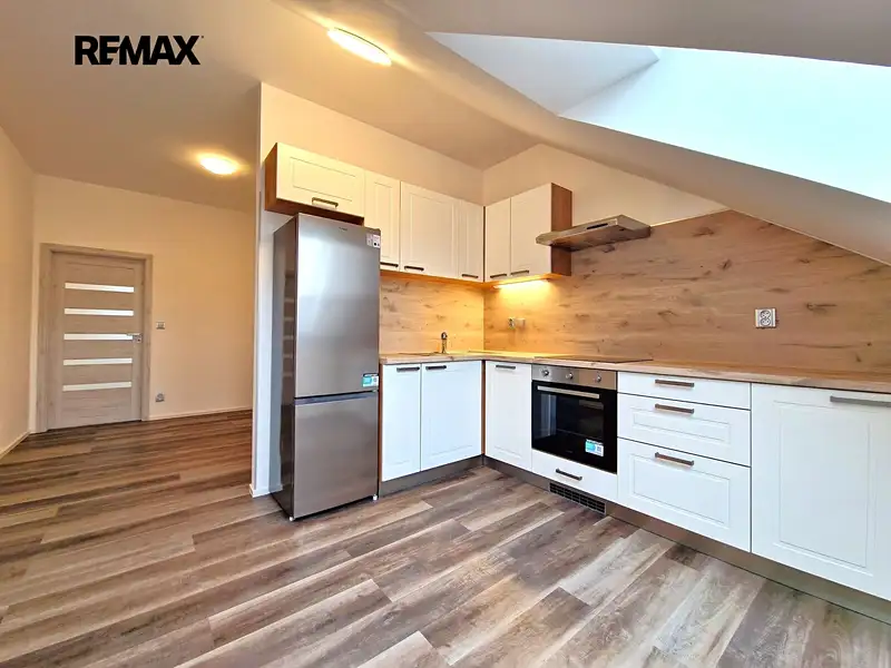 Pronájem bytu 2+1 64 m², Lochovice – náhled fotky 1