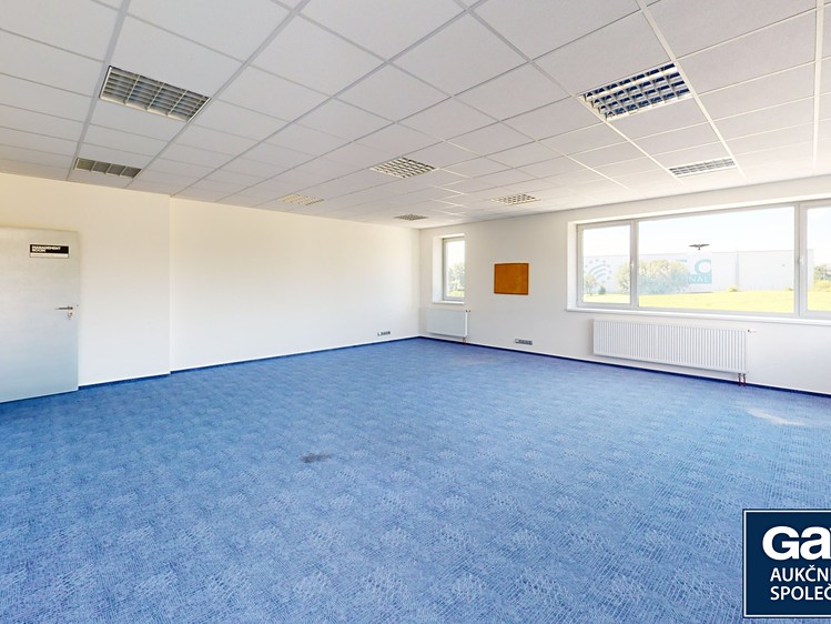 Pronájem komerčního prostoru, 400 m² (2 z 11)