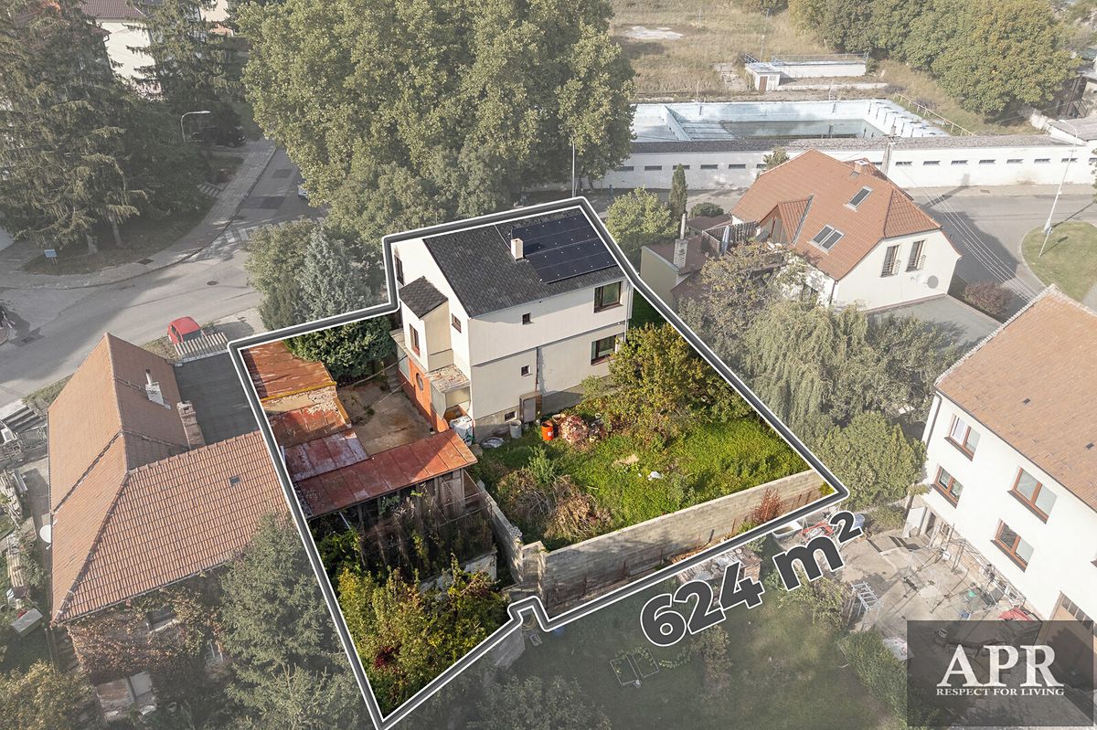 Prodej rodinného domu 218 m², pozemek 101 m² – fotografie 2