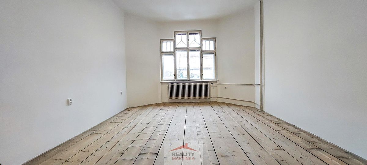 Prodej vily 210 m², pozemek 784 m² – fotografie 2